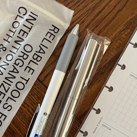 Cloth and Paper bundle - Picture 15 of 16